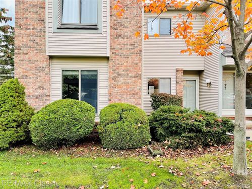 227-42670 Lilley Pointe Dr, Canton, MI, 48187-5330 | Card Image