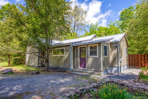 208 Tinker St, Woodstock, NY, 12498-1124 | Card Image