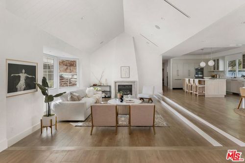 4405 Estrondo Dr, Encino, CA, 91436-3227 | Card Image