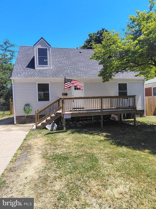 903 Hamilton Ave, Colonial Heights, VA, 23834-3320 | Card Image