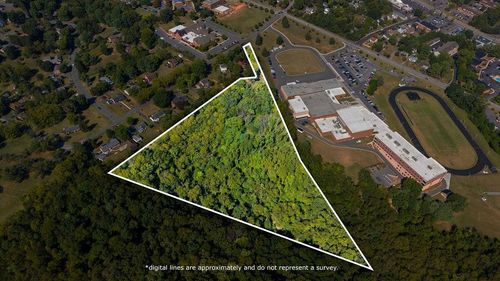 215 Taylor St, STAUNTON, VA, 24401 | Card Image