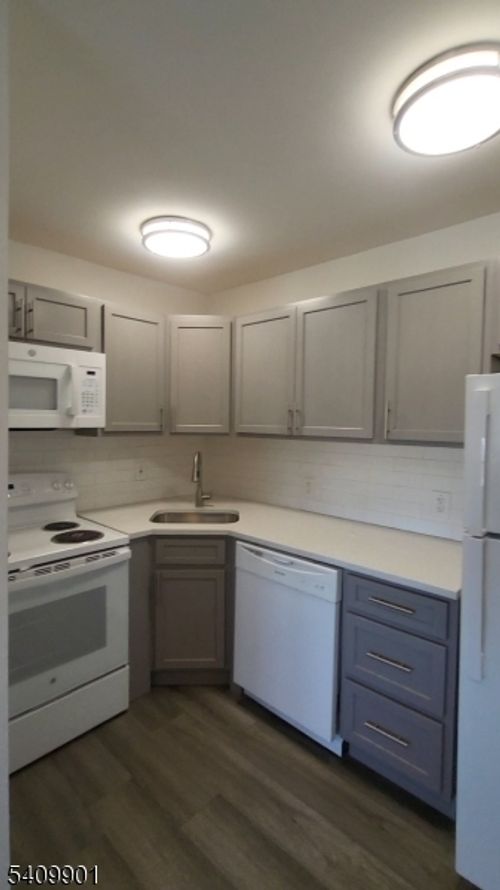 123 W 1st Ave, Roselle, NJ, 07203-1232 | Card Image