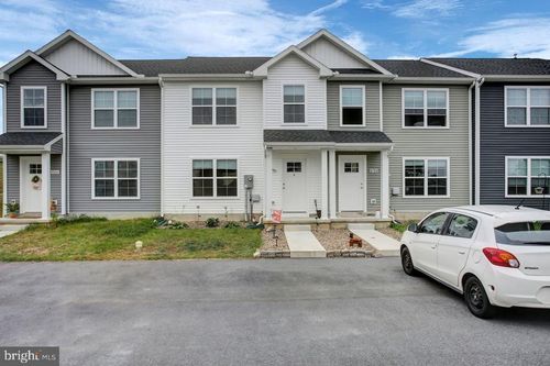 8796 Hillside Way, WAYNESBORO, PA, 17268-7618 | Card Image