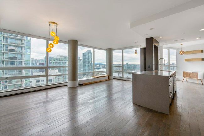 2203 - 1201 Marinaside Crescent, Condo with 2 bedrooms, 2 bathrooms and 2 parking in Vancouver BC | Image 2