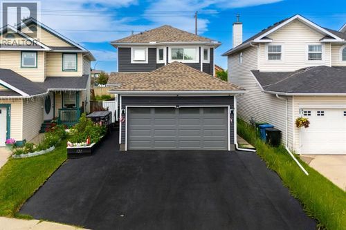 131 Coral Springs Cir Ne, Calgary, AB, T3J3P5 | Card Image