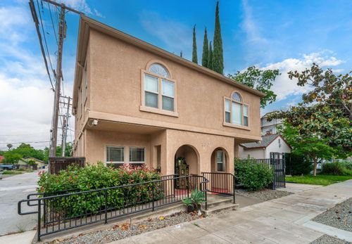 2017 30th Street, Sacramento, CA, 95817 | Card Image