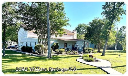 2042 Willow Springs Rd, Fayetteville, TX, 78940-5744 | Card Image