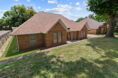 202 Ironbridge Pl, Euless, TX, 76040-5471 | Card Image
