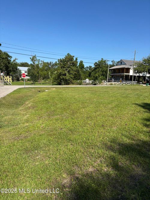 105 Gulf Drive, Waveland, MS, 39576 | Card Image