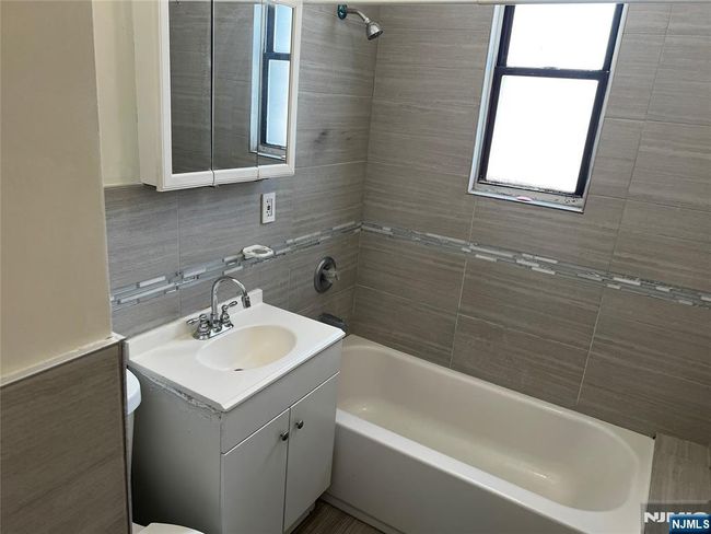 1 S State, Home with 1 bedrooms, 1 bathrooms and null parking in Hackensack NJ | Image 6