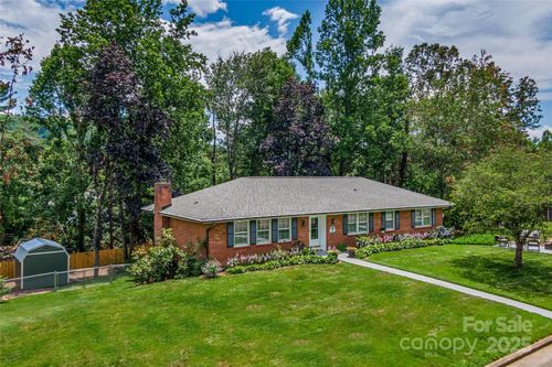 11 Blueberry Hill Rd, Asheville, NC, 28804-1106 | Card Image