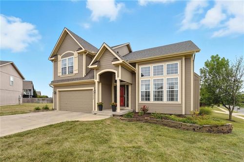 20023 Falcon Ridge Dr, Spring Hill, KS, 66083-8367 | Card Image