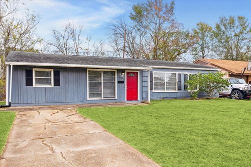 5835 Kenilwood Dr, Houston, TX, 77033-2107 | Card Image