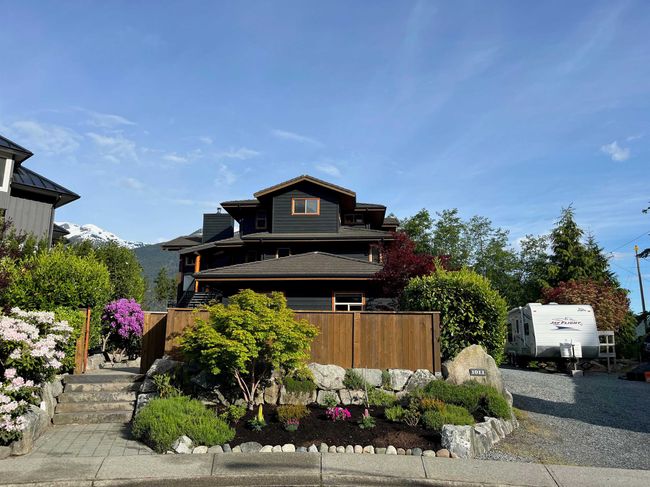 1011 Panorama Place, House other with 4 bedrooms, 3 bathrooms and 5 parking in Squamish BC | Image 30