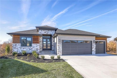 916 Savannah Ln, Greenwood, MO, 64034-9025 | Card Image