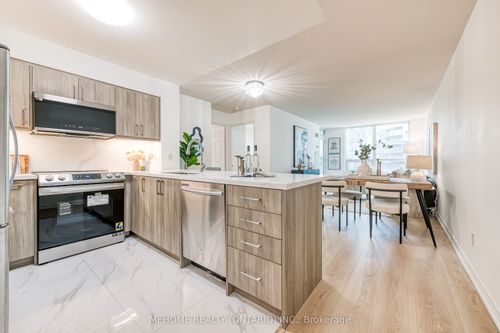 702-19 Grand Trunk Cres, Toronto, ON, M5J3A3 | Card Image