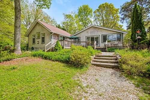 61 Bay Rd, North Falmouth, MA, 02556-2405 | Card Image