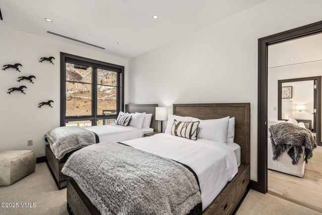 C - 141 E Meadow Dr, Condo with 2 bedrooms, 3 bathrooms and 1 parking in Vail CO | Image 24