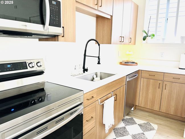 5 - 12072 Se Pine St, Condo with 2 bedrooms, 2 bathrooms and null parking in Portland OR | Image 5
