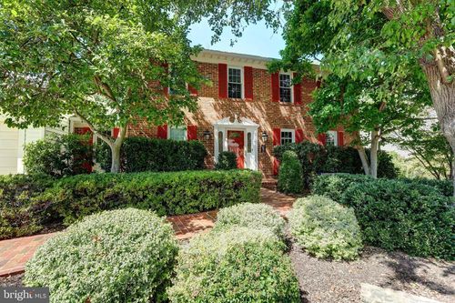 5712 Mackenzie St, CENTREVILLE, VA, 20120-1422 | Card Image