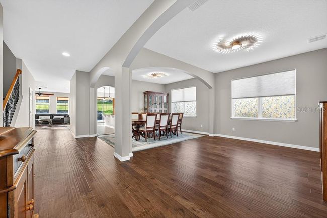front living | Image 6