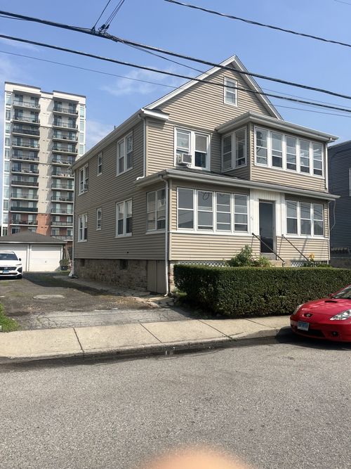 48 Manor St, Stamford, CT, 06902-7307 | Card Image