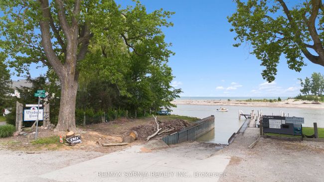 9934 Nipigon St, House other with 2 bedrooms, 2 bathrooms and 2 parking in Port Franks ON | Image 38