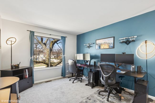 302 Taylor Ct, Condo with 3 bedrooms, 2 bathrooms and 1 parking in Vernon Hills IL | Image 9