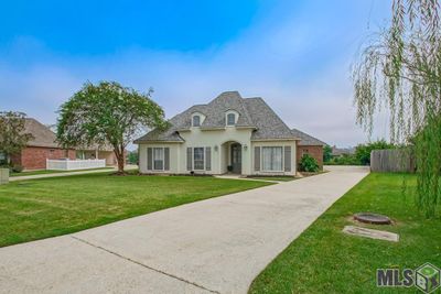 10351 Crooked Creek Ln, House other with 4 bedrooms, 3 bathrooms and null parking in Denham Springs LA | Image 3