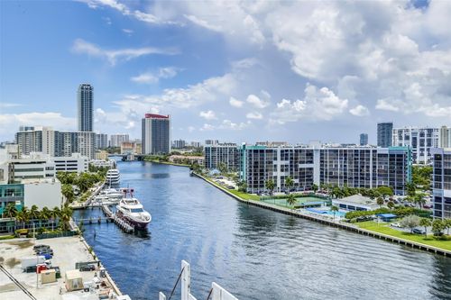 1100-3000 S Ocean Dr, HOLLYWOOD, FL, 33019-2821 | Card Image