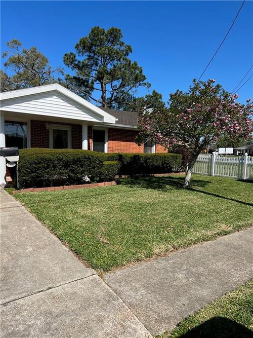 1016 Thirba St, Metairie, LA, 70003-5643 | Card Image