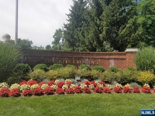 1059 Chedworth Cir, Mahwah, NJ, 07430-1381 | Card Image