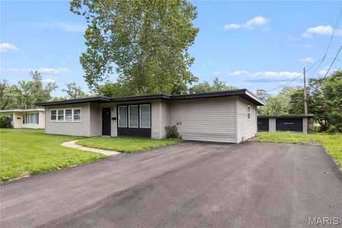 49 Marquette, Florissant, MO, 63031 | Card Image