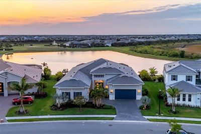 8428 Cane Bay Court, House other with 3 bedrooms, 3 bathrooms and null parking in Lakewood Ranch FL | Image 3