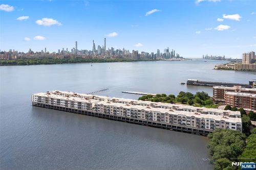 250 The Promenade, Edgewater, NJ, 07020-2114 | Card Image