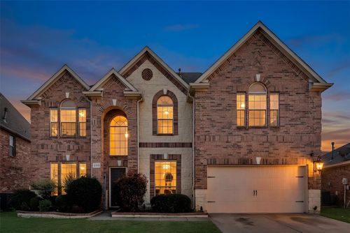 2335 Clark Trl, Grand Prairie, TX, 75052-3052 | Card Image