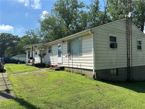 607 Harrison St, Louisville, OH, 44641-1404 | Card Image