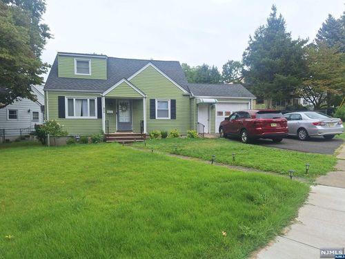 674 Briarcliff Ave, Maywood, NJ, 07607-1442 | Card Image