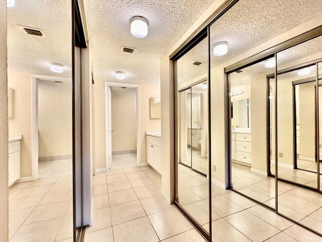 APT-818 - 9833 Westview Dr, Condo with 2 bedrooms, 2 bathrooms and null parking in Coral Springs FL | Image 16
