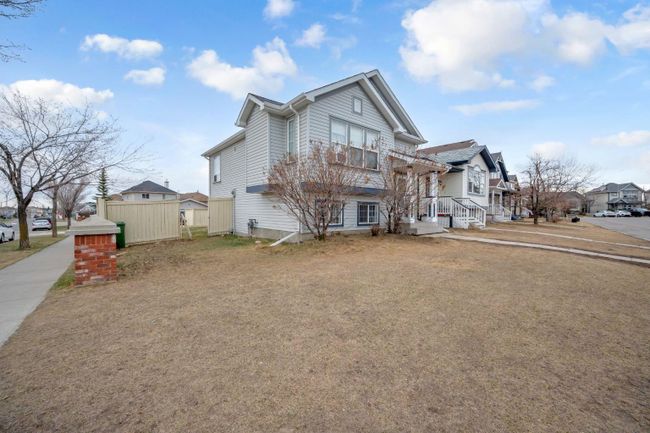 286 Covepark Way Ne, Home with 3 bedrooms, 2 bathrooms and 3 parking in Calgary AB | Image 2