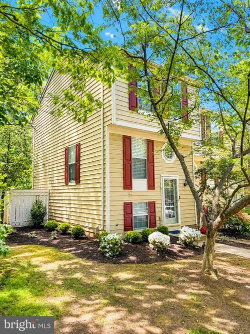 1598 Woodcrest Dr, Reston, VA, 20194-1556 | Card Image