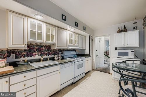 813 S Luzerne Ave, BALTIMORE, MD, 21224-3734 | Card Image