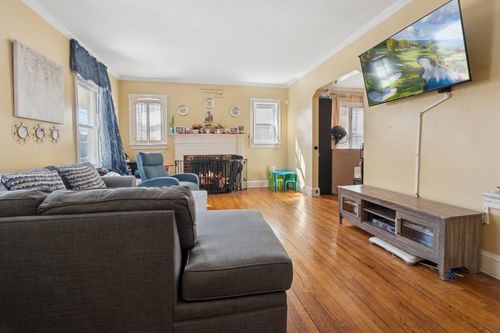 139 227th St, Laurelton, NY, 11413-2749 | Card Image