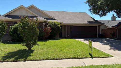 8212 Willis Ln, Watauga, TX, 76148-1116 | Card Image