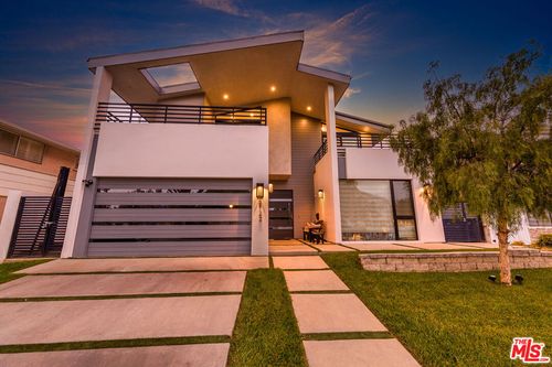 2122 Castle Heights Ave, Los Angeles, CA, 90034-1043 | Card Image