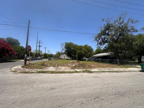 439 S San Ignacio Ave, San Antonio, TX, 78237-1963 | Card Image