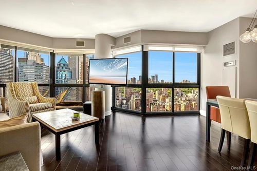 35b-200 61st St, New York, NY, 10065-8575 | Card Image