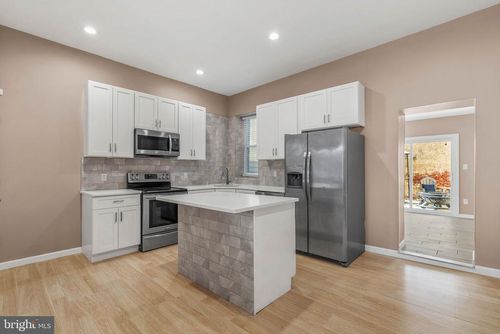 2658 Martha St, PHILADELPHIA, PA, 19125-1421 | Card Image