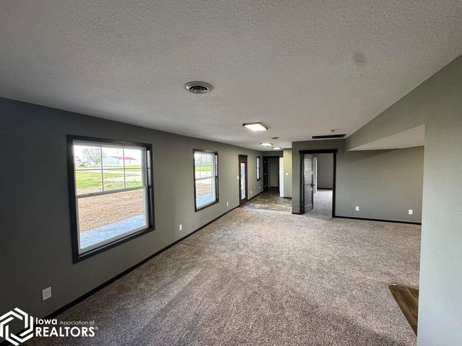 19229 Highway 5, Home with 4 bedrooms, 2 bathrooms and 2 parking in Centerville IA | Image 32