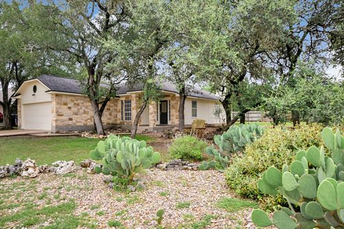 5 Dogwood Dr, Wimberley, TX, 78676-2004 | Card Image